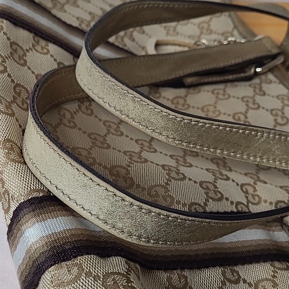 AUTHENTIC GUCCI mini tote! ๐
Great used condition. - Picture 10 of 15